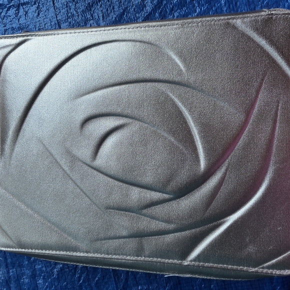 NWOT Lancome Paris Metallic Gold Women's Bag Makeup Case Zipper Travel Kit - Picture 3 of 16